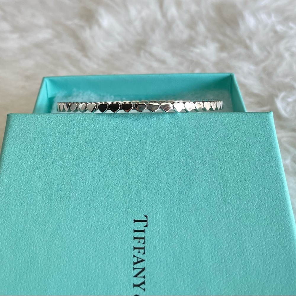 Tiffany and Co. Picasso Crown of Hearts Bangle - Picture 5 of 9